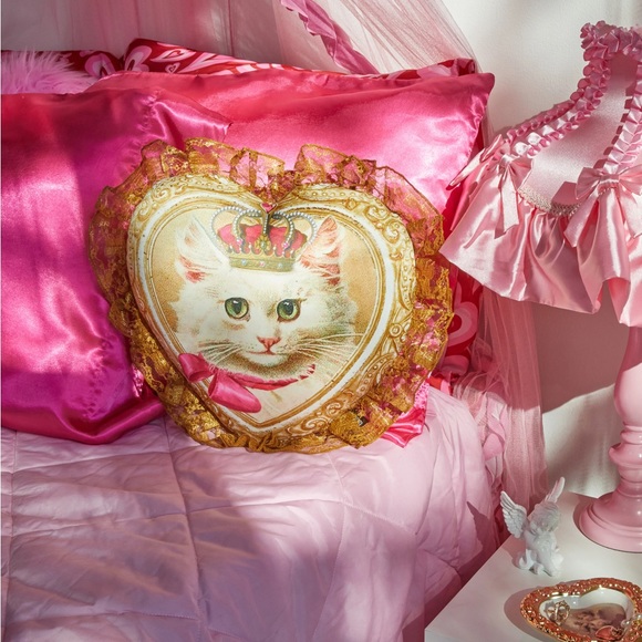 DOLLS KILL DOLLS HOME Cat Portrait Heart Pillow - Picture 2 of 2